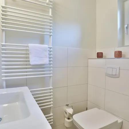 Apartment Salzwiesen Mit Eigenem Saunarohrhus Middelhagen