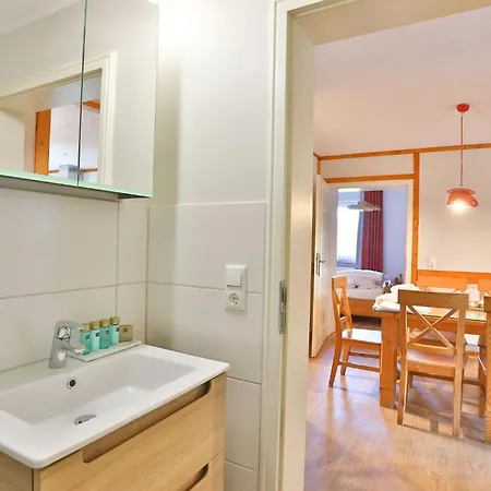 Salzwiesen Mit Eigenem Saunarohrhus Apartment Middelhagen