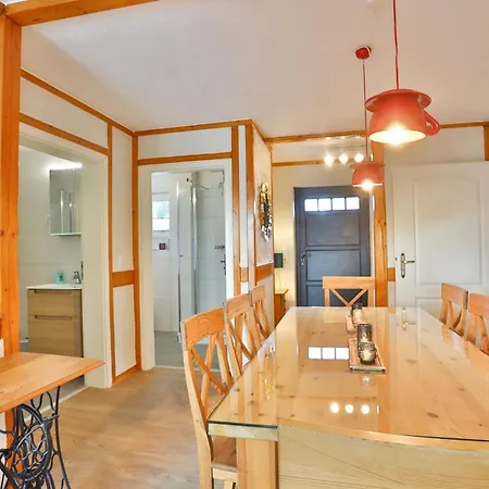 Salzwiesen Mit Eigenem Saunarohrhus * Middelhagen